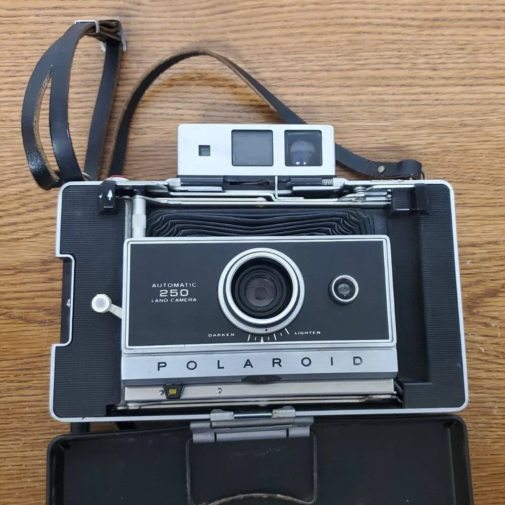 Vintage Electronics - Camera - Polaroid Automatic 250 Land Camera